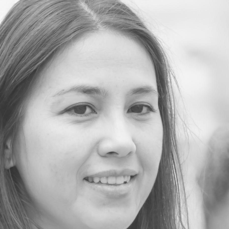 Freya Lindberg, Senior Financial Analyst